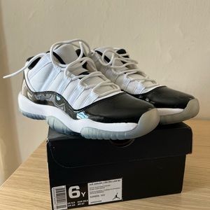 Air Jordan 11 Retro Low Concord